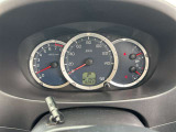 整備スタッフは国家資格を持つプロの整備士です。車検の受入/中間/完成検査と保安基準発行のすべても自社で行います。