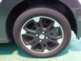 『1台』のお車に対して、3名体制で日々議論を重ね仕入れを行っております。