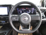 運転が楽しくなる明るく開放的な運転席まわりです。