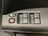パワーウインドウは運転席でドア4枚とも上下の操作ができるようになっています。子供さんが勝手に操作できないようにロックすることも可能です。
