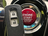【Hondaスマートキー】カバンやポケットに入れたままでもドアの施錠・解錠が可能なスマートキーを装備。エンジンのオン・オフ時もカギを取り出す必要が無いからとっても便利です♪