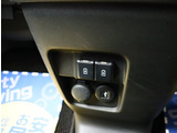 『1台』のお車に対して、3名体制で日々議論を重ね仕入れを行っております。
