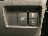 ハンドルの右側には安全装備の、CTBA(シティブレーキアシストシステム)とVSA(ABS+TCS+横滑り抑制)の解除スイッチなどがついています。