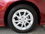 純正16インチアルミ!タイヤサイズは205/60R16です