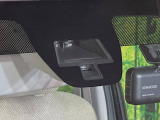 【スズキ セーフティサポート】走行中に前方の車両等を認識し、衝突しそうな時は警報とブレーキで衝突回避と被害軽減をアシスト。より安全にドライブをお楽しみいただけます。