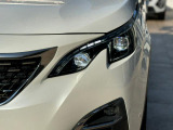 ヘッドライトにはLEDが採用され、明るさや消費電力共に高効率になります。LEDのポジションランプもおしゃれな雰囲気を感じさせます。