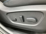 運転席・助手席パワーシート(運転席:スライド、リクライニング、リフター、ランバーサポート。助手席:スライド、リクライニング)