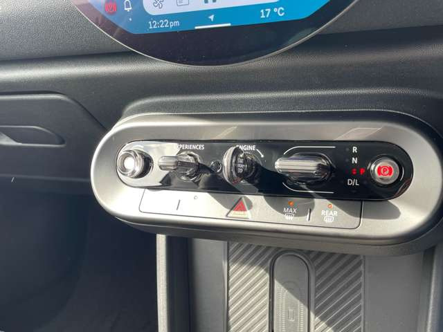 BMW MINI ミニ クーパー C DCT の中古車詳細 (2,000km, メル