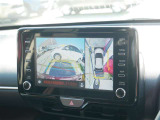 バックモニター(黄色いガイドラインのお陰で、駐車がしやすいです。真上から見下ろしたアングル付きです)