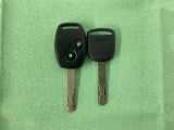 キーレスエントリー付きです。ドアの開け閉めの際に、ボタン操作でキーの差し込み不要です。通常のキーもスペアとして用意しております。