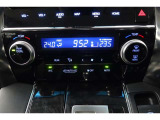 ★エアコンはオートタイプが装着済みです!オートモードにしておけば、車内温度を設定するだけで風の料や吹き出し口の切り替えを機械が行ってくれます!一年中快適な環境を作れますよ♪