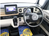お車選びをお楽しみ頂けるよう、在庫車の展示スペースを十分に確保しております。
