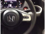 【アダプティブ・クルーズ・コントロール】予め設定した車速内でクルマが自動的に加減速。 前走車との適切な車間距離を維持しながら追従走行し、高速道路でのドライバーの疲労を軽減してくれる嬉しい機能付♪