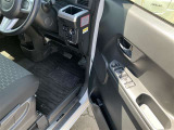 窓開閉スイッチも大きくて運転中でもらくらく操作!!