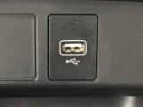【USBポート】USBポートも装備されています♪スマートフォンのオーディオに連携も可能です。今や欠かせない装備の一つです!