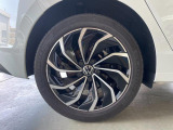 20555R16タイヤにActive PlatinumEdition専用アルミホイールを装着。
