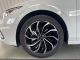 20555R16タイヤにActive PlatinumEdition専用アルミホイールを装着。