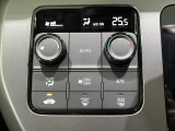 【オートエアコン】一度お好みの温度に設定すれば、車内の温度を検知し風量や温度を自動で調整。暑い…寒い…と何度もスイッチ操作をする必要はありません。快適な車内空間には必須の機能ですね♪