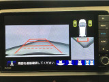 【バックカメラ】運転が苦手な方も車庫入れラクラクです!ギアをリバースに入れれば自動的に切り換わりますので、面倒な操作は不要です♪狭い駐車場もお車を傷つけず安心ですね!