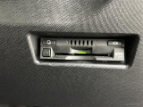 【ビルトインETC】有料道路を利用する際に料金所で停止することなく通過できる、ETC車載器(ノンストップ自動料金収受システム機器)が装備されています。セットアップを行うことで利用可能になります。