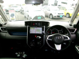 大きなフロントガラスで視界を確保し、視点も高いので運転しやすく安心です!!