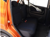 お車選びをお楽しみ頂けるよう、在庫車の展示スペースを十分に確保しております。