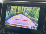 【バックカメラ】駐車時に後方がリアルタイム映像で確認できます。大型商業施設や立体駐車場での駐車時や、夜間のバック時に大活躍!運転スキルに関わらず、今や必須となった装備のひとつです!
