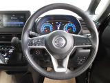 運転が楽しくなる明るく開放的な運転席まわりです。