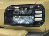 【LEDヘッドライト】悪天候や夜間走行時も良好な視界を確保し安心して運転できる高輝度LEDヘッドライトを装備!点灯速度が早く、消費電力も抑えられています。
