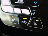 【車屋】として、長く車業界に従事した経験豊富なスタッフが多数在籍しております。