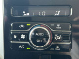 オートエアコン付き!車内温度を設定すると、風量を自動で調節してくれます。