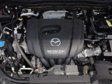 「SKYACTIV-G(ガソリン)」は、規格外の高圧縮を実現し、世界のエンジン技術者に驚きを与えました。さらに、それを維持したままノッキングの発生を抑え、熱効率を向上、走りにも寄与したエンジンです。