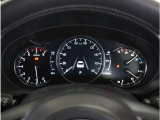 【明るく見やすいメーター】視認性が良く明るく見やすいメーター。運転者にとって見やすいメーターは運転していても疲れないですよね。