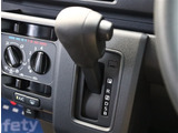 お車選びをお楽しみ頂けるよう、在庫車の展示スペースを十分に確保しております。