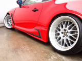高額パーツを多数装備したカスタムGR86の入庫!TRDフルエアロを装着しGRAESDampers、WORK VS18AW、ワンオフマフラーなどの高額パーツに加え、トヨタ9インチSD地デジナビなど充実装備の一台
