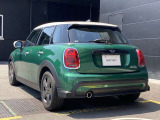 長期にわたる保証を実現。2年間のMINI NEXT保証と延長保証(別途費用)を合わせて最大4年間の保証。万一の故障に長期に備えることができ、ご安心してお乗り頂けます。(NEXT1年は1年距離無制限)