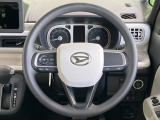 インテリアに合わせたデザインのステアリングは、運転される方のことも考え、運転しやすい形状、大きさです。是非一度、実際に触ってお確かめください。