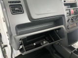 薄型のティッシュBOXなどが収納出来ます。小物入れとしても使えるので便利です。
