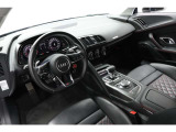 R8 V10 5.2 FSI クワトロ 4WD ダイヤモンドステッチ B&O 20インチ鍛造AW
