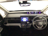 【前方視界】開放的な前方視界!運転がしやすく疲れにくいです♪窓が大きく、見通しがとっても良いおクルマですよ♪