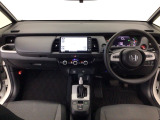 【前方視界】開放的な前方視界!運転がしやすく疲れにくいです♪窓が大きく、見通しがとっても良いおクルマですよ♪