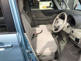 運転席、非常に綺麗に保たれています。
