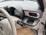 運転席はくつろぎのプライベート空間! 車内をクリーニングしてお待ちしております!