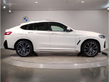 ☆BMWの前後重量配分50:50はエンジン自体をフロントタイヤよりも後ろにずらし、通常はエンジンルーム内に搭載される重量物であるバッテリーをトランクに移動させるなどして実現されています☆