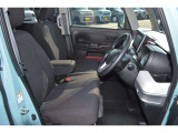 ☆ベンチシートになっており広く快適に運転をすることができます!