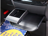 【車屋】として、長く車業界に従事した経験豊富なスタッフが多数在籍しております。