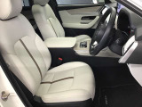 マツダ車のシートは人間工学に基づき設計されています。人の骨盤を支える様にシート内部の素材を研究し開発されていますのでロングドライブでも疲労を感じにくいのが特徴です☆