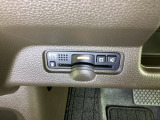 ハンドルの左下にETCがついています。高速道路の料金所の通過も楽々です。 カードの取り出しもしやすい場所についています。