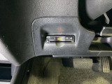 ハンドルの左下にETCがついています。高速道路の料金所の通過も楽々です。 カードの取り出しもしやすい場所についています。