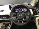 ハンドルも手にしっくり馴染み、握りやすくしっかり車の情報が伝わってきます。